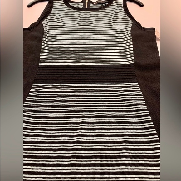 WHITE HOUSE BLACK MARKET Sleeveless Top Size M - Picture 5 of 10